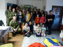 Vojaci z prporu CSS v centre pre deti a rodinu